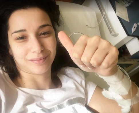 Το μήνυμα που στέλνει στους αντιεμβολιαστές δημοσιογράφος της ΕΡΤ που νοσεί με κοροναϊό