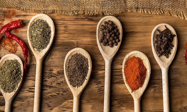 Τζίντζερ και πάπρικα από την Κίνα, πιπέρι από το Βιετνάμ