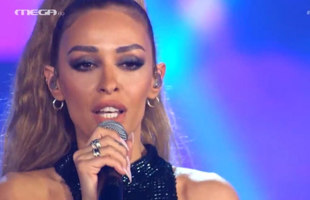 «Στο θεό» πάει το κέφι η Φουρέιρα με τις μεγάλες της επιτυχίες