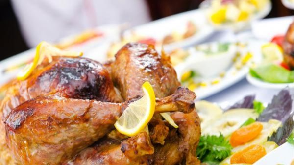 Έτσι θα φτιάξετε παραδοσιακή γαλοπούλα με κάστανα