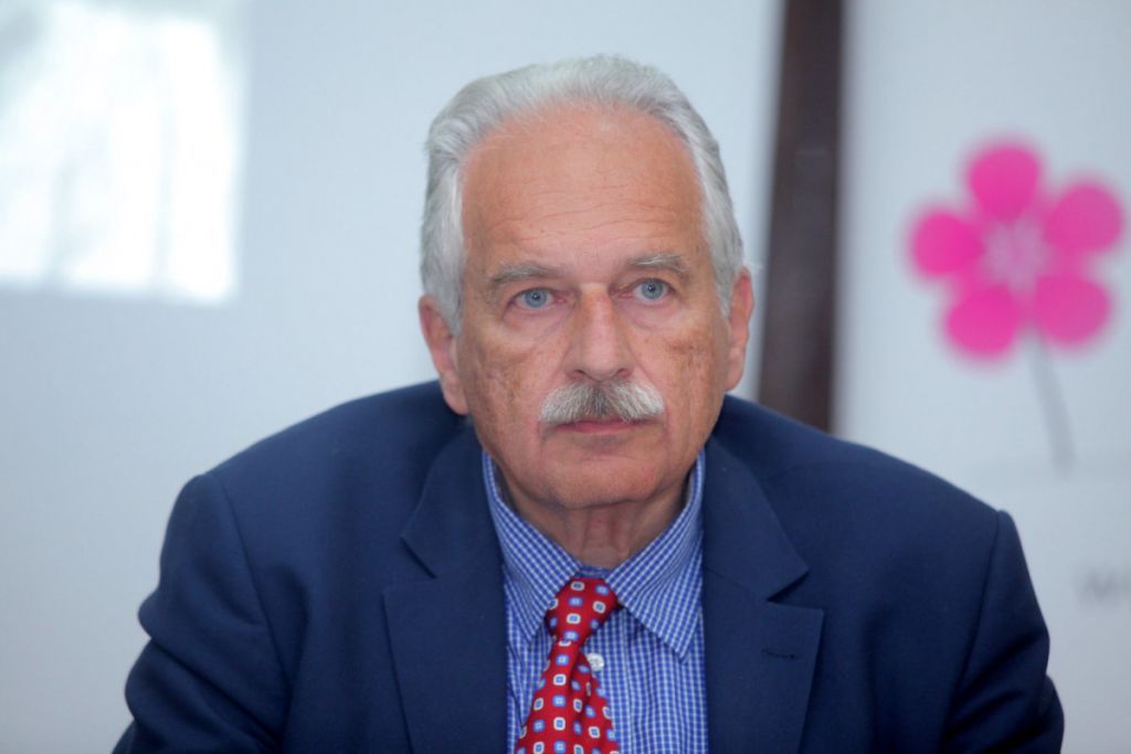 Καθηγητής Πνευμονολογίας : Αυθαίρετο το όριο των 9 ατόμων – Να κάνουμε ρεβεγιόν σε στενό κύκλο