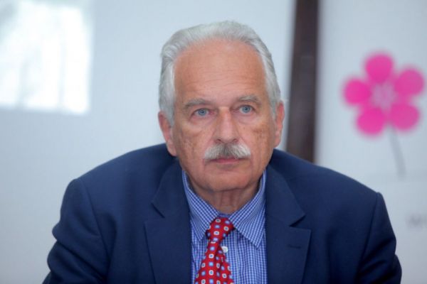 Καθηγητής Πνευμονολογίας : Αυθαίρετο το όριο των 9 ατόμων – Να κάνουμε ρεβεγιόν σε στενό κύκλο