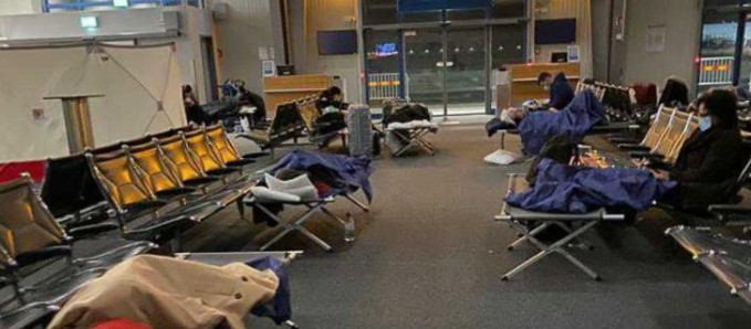 Μετάλλαξη κοροναϊού : Χαμός σε αεροδρόμια της Γερμανίας – Αποκλείστηκαν δεκάδες επιβάτες από Βρετανία
