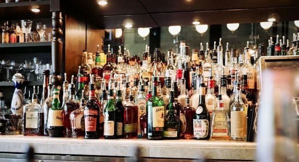 Ισχυρό πλήγμα στην αγορά αλκοολούχων ποτών – Μείον 40% ο τζίρος λόγω πανδημίας