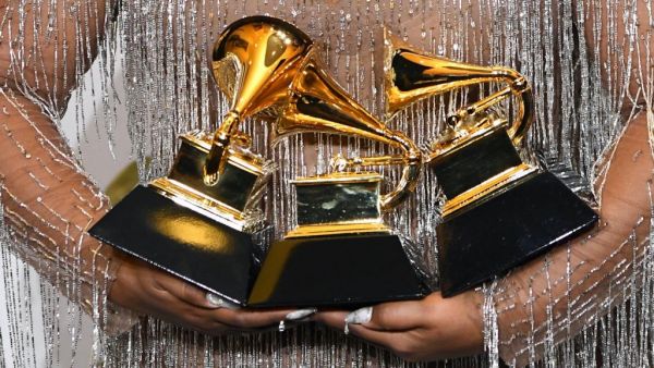 Grammys: Καλλιτέχνες αποσύρουν τις υποψηφιότητες τους από τα βραβεία