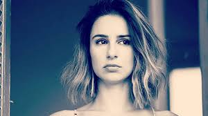 «Η Ελλάδα σού σκίζει το διαβατήριο για τα όνειρά σου»