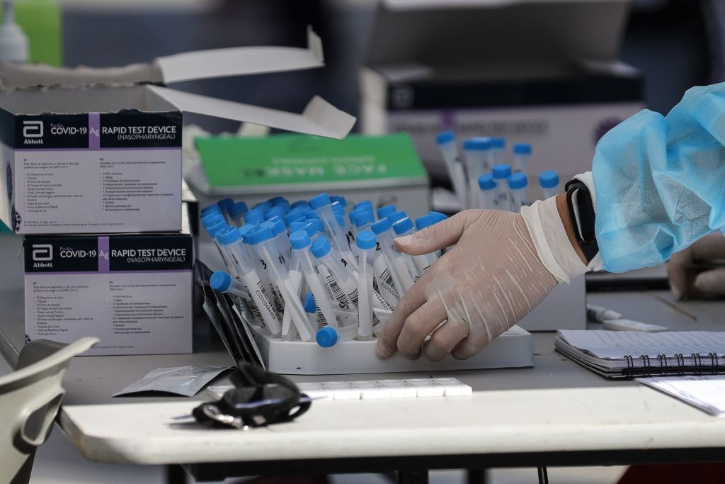 Κοροναϊός : Πώς τα rapid tests μπορούν να περιορίσουν την πανδημία