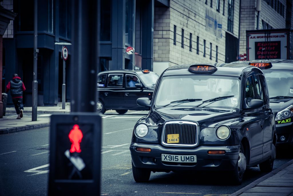 Ο κοροναϊός σκοτώνει τα εμβληματικά ταξί του Λονδίνου