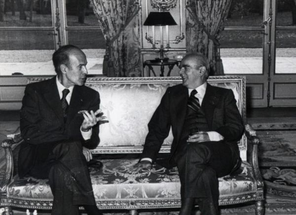 Βαλερί Ζισκάρ Ντ’ Εστέν : Πώς τον υποδέχτηκε ο Καραμανλής το 1975 στην Αθήνα
