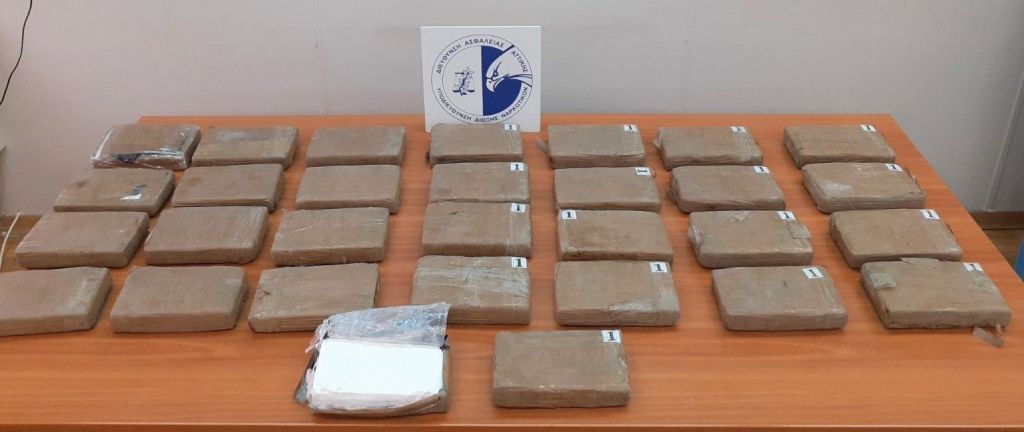 Εντοπίστηκαν 35 κιλά κοκαΐνης στο λιμάνι του Πειραιά