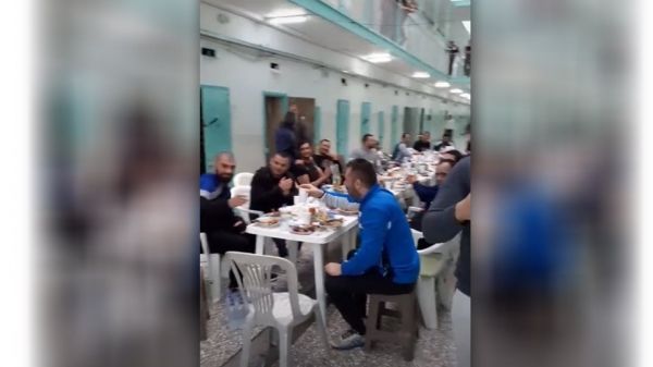 Φυλακές Κορυδαλλού : Κρατούμενοι έστησαν πάρτι ανήμερα των Χριστουγέννων