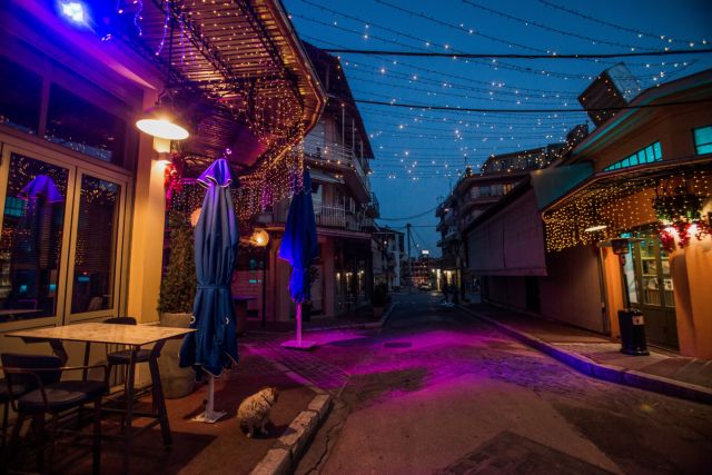 Κοροναϊός : Μικρή «ανάσα» με τη μείωση των κρουσμάτων, αλλά η διασπορά συνεχίζεται – Με αργούς ρυθμούς η αποκλιμάκωση