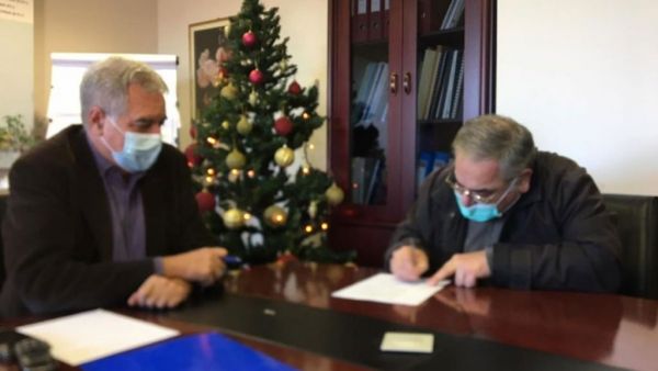 Υπέγραψε τη σύμβαση με το ΓΝ Λάρισας και εντάσσεται στο ΕΣΥ ο βουλευτής του ΚΚΕ Γιώργος Λαμπρούλης