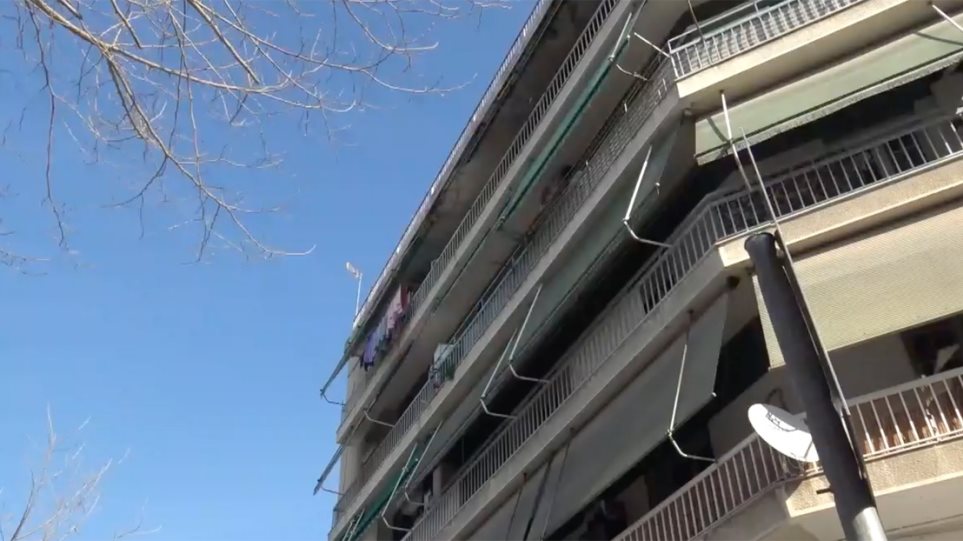 Λάρισα : Νεκρή 42χρονη που έπεσε από μπαλκόνι πολυκατοικίας