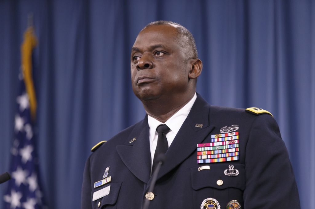 Politico : Ο αφροαμερικανός στρατηγός Λόιντ Οστιν υπουργός Αμυνας του Μπάιντεν