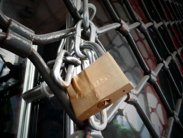 Lockdown : Έμποροι σε απόγνωση στην Πάτρα «παραδίδουν» τα κλειδιά – Συγκέντρωση διαμαρτυρίας