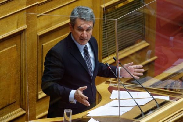 «Είχα αποφασίσει να δείρω τον Τσίπρα»: Τι περιγράφει στο βιβλίο του ο Λοβέρδος