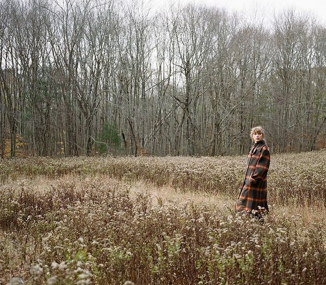 Τέιλορ Σουίφτ : Ανάρπαστο το παλτό στο εξώφυλλο του νέου της άλμπουμ