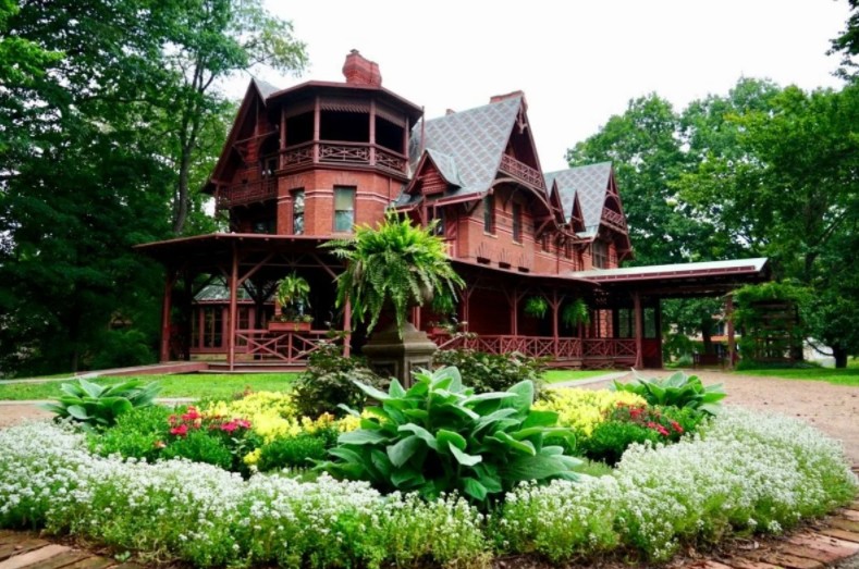 Ψηφιακή περιήγηση στα σπίτια έξι σπουδαίων συγγραφέων