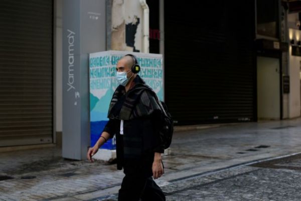 Κοροναϊός : Προειδοποίηση από καθηγητή μικροβιολογίας – Μάσκα και αποστάσεις 3 μέτρων