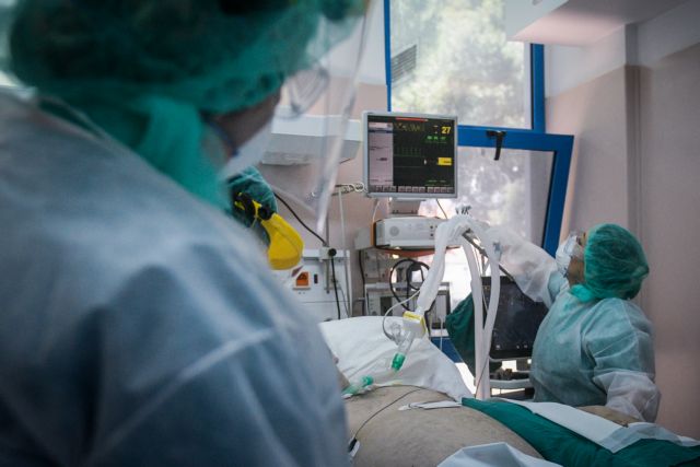 Καπραβέλος : Οι υγειονομικοί ακούν με τρόμο για το άνοιγμα της χώρας – Κλαίνε οι νοσηλεύτριες