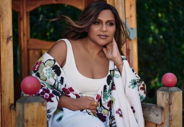 Μίντι Κάλινγκ : «Η πανδημία μετά τον τοκετό φαίνεται υπέροχη»