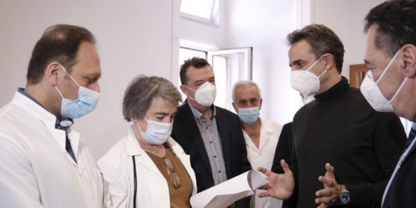 Μητσοτάκης για εμβόλιο: Ανάγκη να πειστούν οι επιφυλακτικοί -Έρχεται γενική εκστρατεία πληροφόρησης