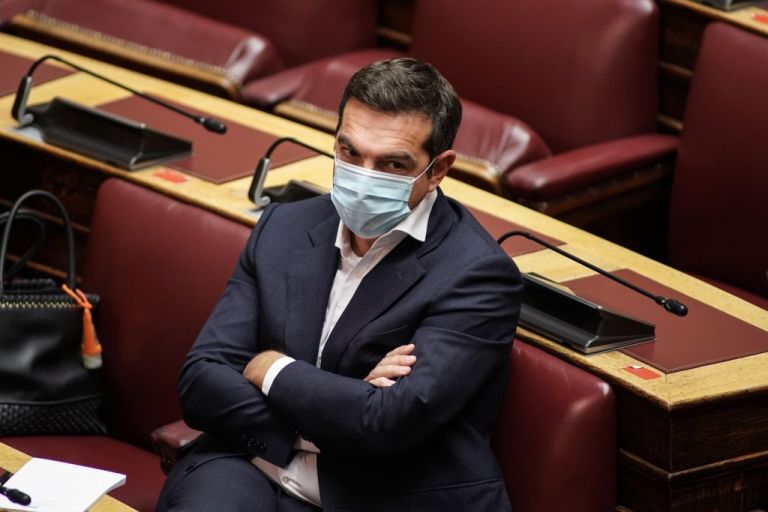 Πέτσας : Ο Τσίπρας προτιμά να τον ξέρουν ως το «λαϊκό παιδί» της Κυψέλης