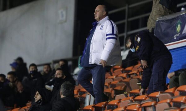 Επικίνδυνος και προκλητικός ο Αχιλλέας Μπέος: Εμφανίστηκε ξανά χωρίς μάσκα