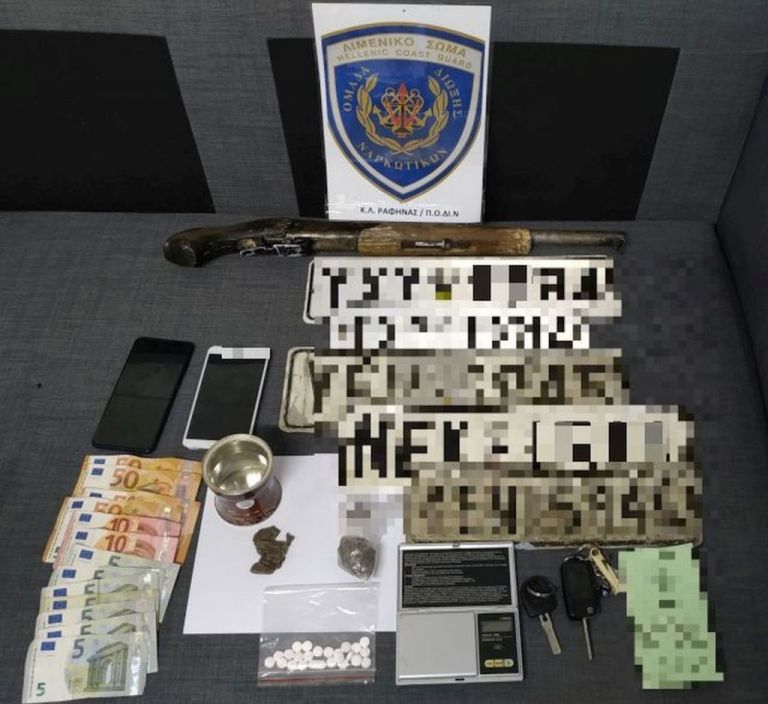 Τρεις συλλήψεις στον Ασπρόπυργο για διακίνηση ναρκωτικών – Τι βρέθηκε στα σπίτια τους