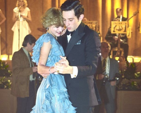 The Crown : Το Netflix αρνείται να βάλει ειδική σήμανση στη σειρά