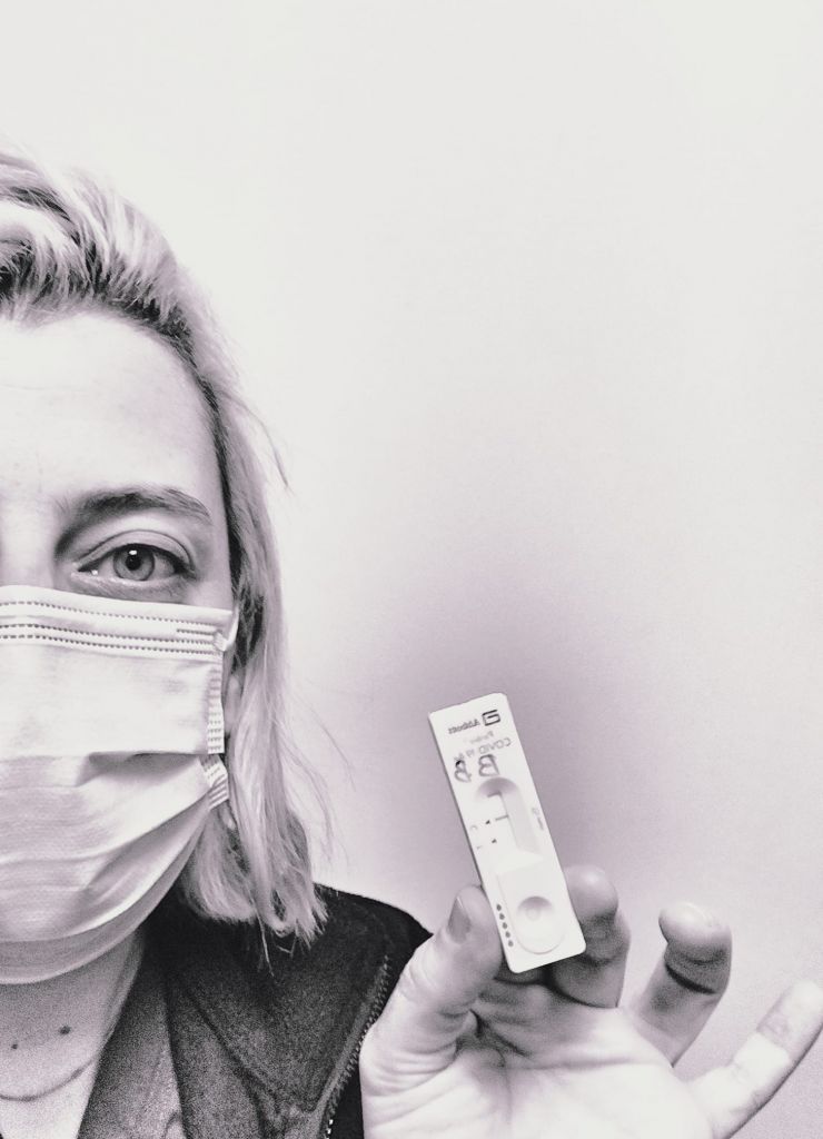 Ο κόσμος «αγκάλιασε» τη νοσηλεύτρια που βίωσε τον κοινωνικό ρατσισμό