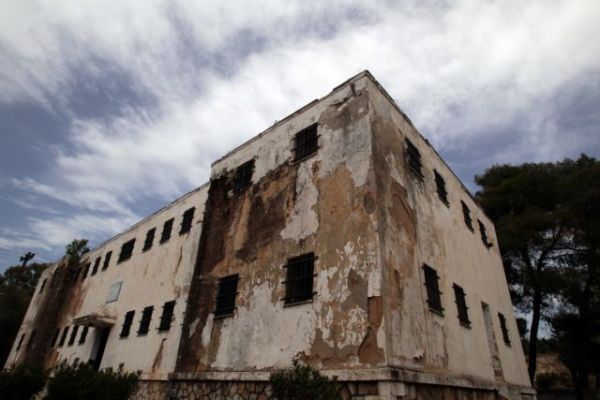 Ζήσης Σκάρος : Ο λύκος δε διαλέγει…