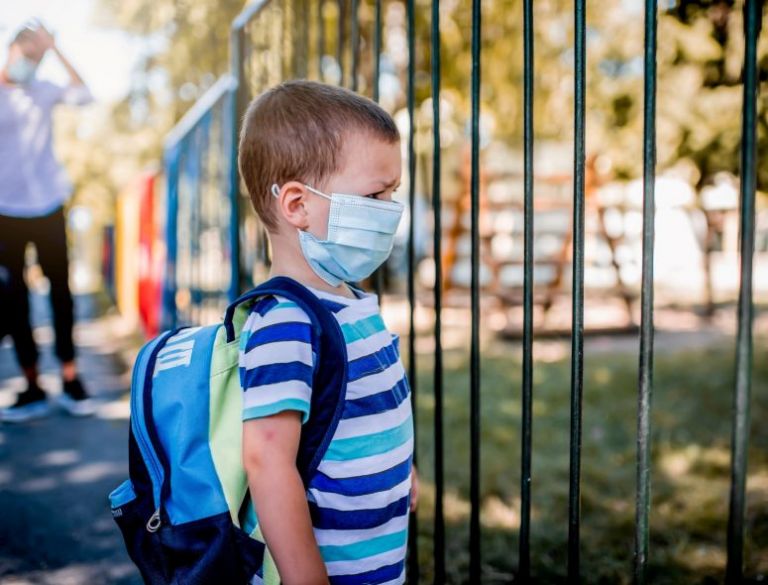 Κοροναϊός και παιδιά : Ο ρόλος του σχολείου στη μετάδοση της λοίμωξης