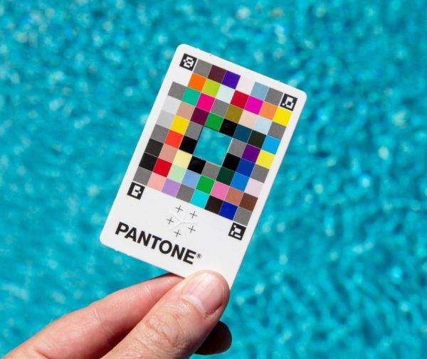 Τα επίσημα χρώματα της Pantone για το 2021 μιλούν για χαρά και ανθεκτικότητα