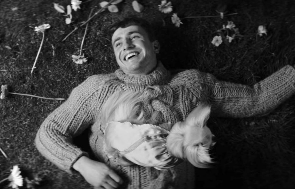 O Paul Mescal του Normal People σε βίντεο κλιπ που σκηνοθέτησε η Φίμπι Γουόλερ-Μπριτζ