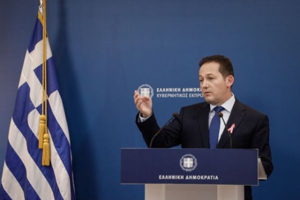 Πέτσας : Δεν γίνεται αντιπολίτευση με τσουρέκια και ποδήλατα