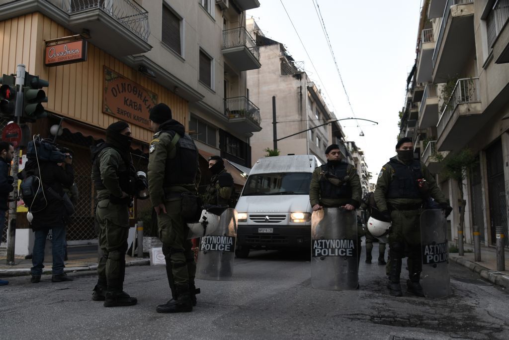 Αγία Βαρβάρα : Έκοψαν το ρεύμα σε νοικοκυριά με τη συνοδεία ΜΑΤ