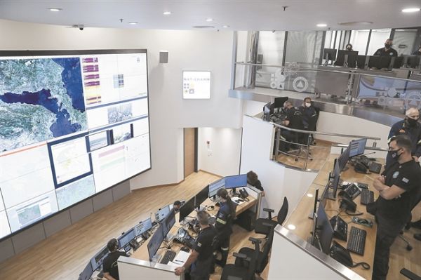 Εμβολιασμός : Το σχέδιο «Ελευθερία» και η ομάδα κρούσης των «6»