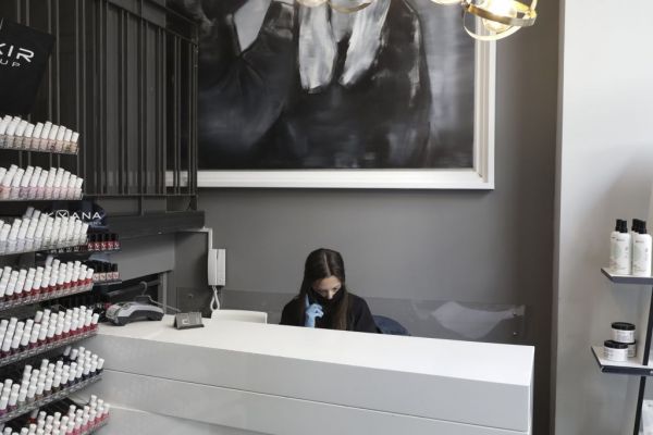 Γεωργιάδης : Δεν θα ανοίξουν τα καταστήματα για μανικιούρ και πεντικιούρ