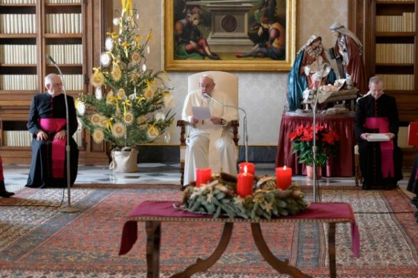 Πάπας : Ο καταναλωτισμός κατάφερε να κατασχέσει τα Χριστούγεννα