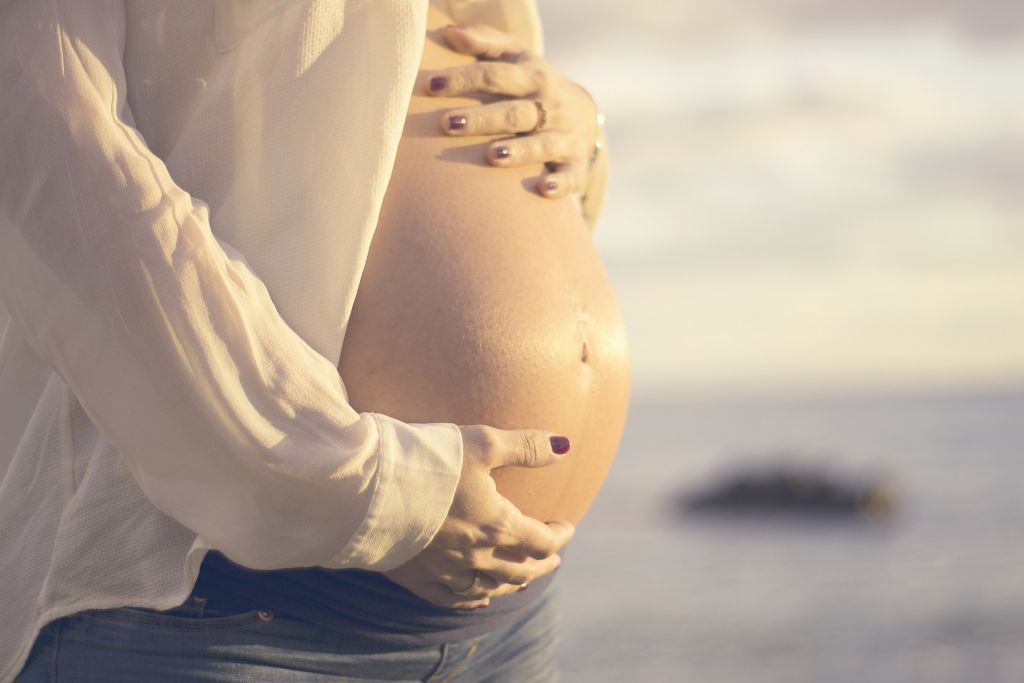 Covid-19 : Λίγα τα αντισώματα στο έμβρυο από τη θετική μητέρα