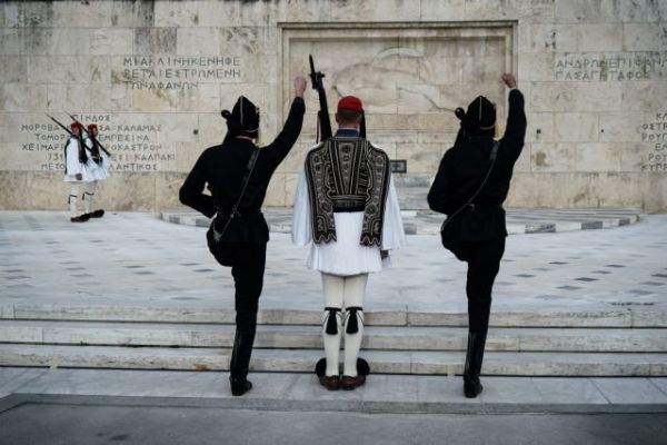 Οι ακοίμητοι φρουροί του Προεδρικού Μεγάρου και του μνημείου του Άγνωστου Στρατιώτη