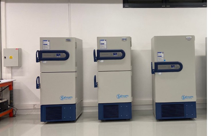 Το in.gr στη μυστική τοποθεσία που φυλάσσονται τα ειδικά ψυγεία για τα εμβόλια [εικόνες]