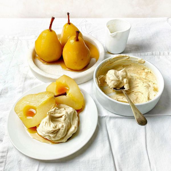 Ψητά αχλάδια με μασκαρπόνε και καρύδια