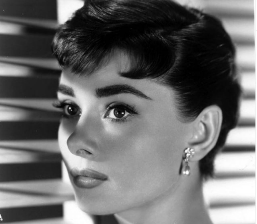 Όντρεϊ Χέπμπορν : Κάντε μόνες σας το αυθεντικό cat -eye της αξέχαστης σταρ