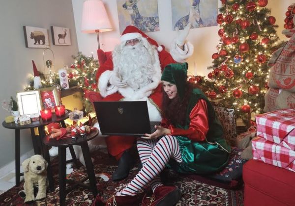 Ο Άγιος Βασίλης ήρθε ψηφιακά στον Πειραιά και πρόσφερε στιγμές χαράς στα παιδιά