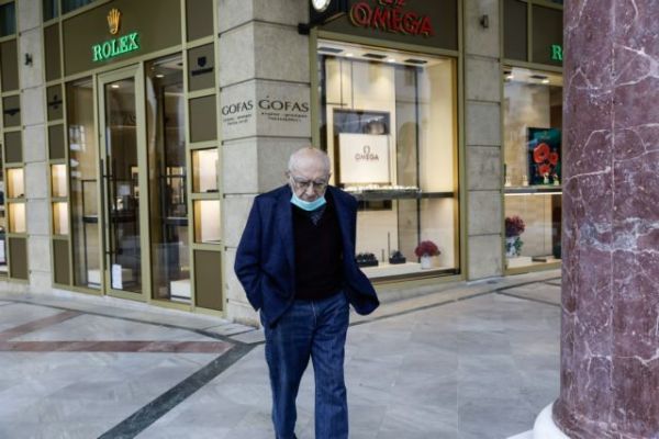 Ερευνα : Τρεις στους τέσσερις θα δαπανήσουν λιγότερα τα φετινά Χριστούγεννα σε σχέση με το 2019