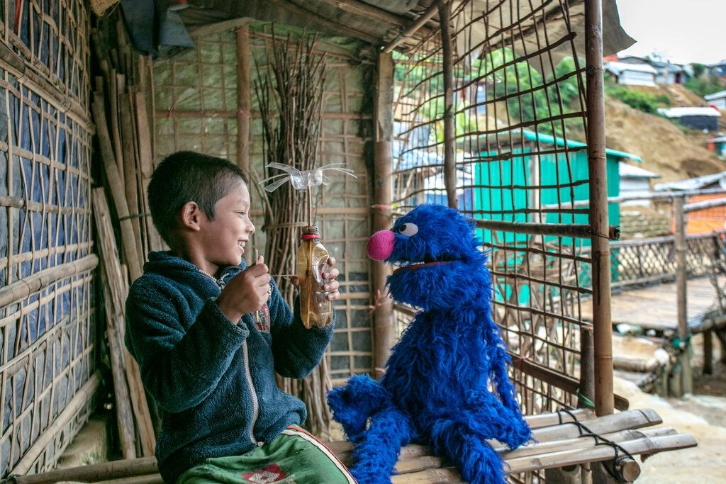 Το «Sesame Street» βοηθά παιδιά από καταυλισμούς προσφύγων
