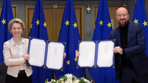 Brexit : Μισέλ και φον ντερ Λάιεν υπέγραψαν τη  συμφωνία εμπορίου και συνεργασίας ΕΕ – Ηνωμένου Βασιλείου